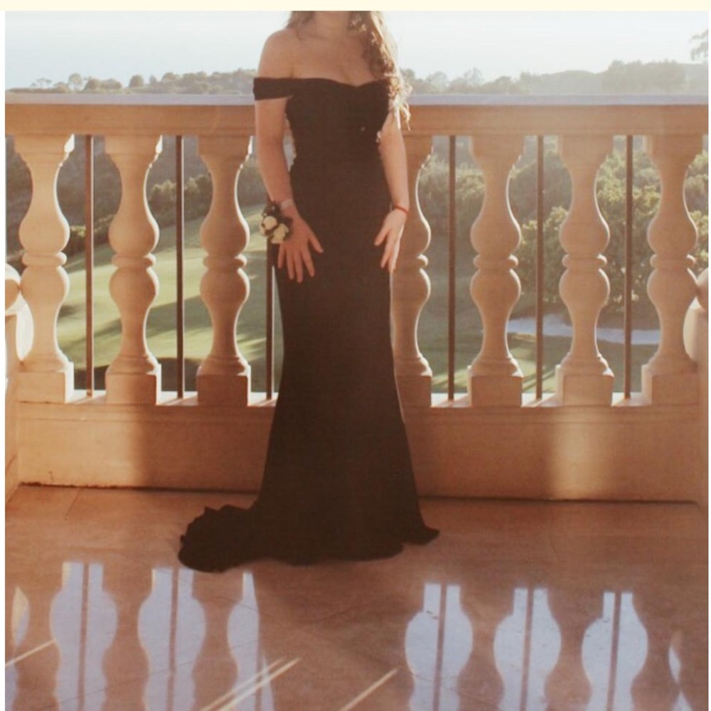 Reformation black off shoulder mermaid gown - Picture 3 of 6
